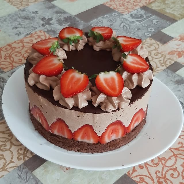 Čokoladno-jagodna torta